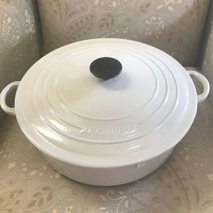 Le Creuset 6.75 qt Round Wide Dutch Oven/ Vapeur (Light grey) Color